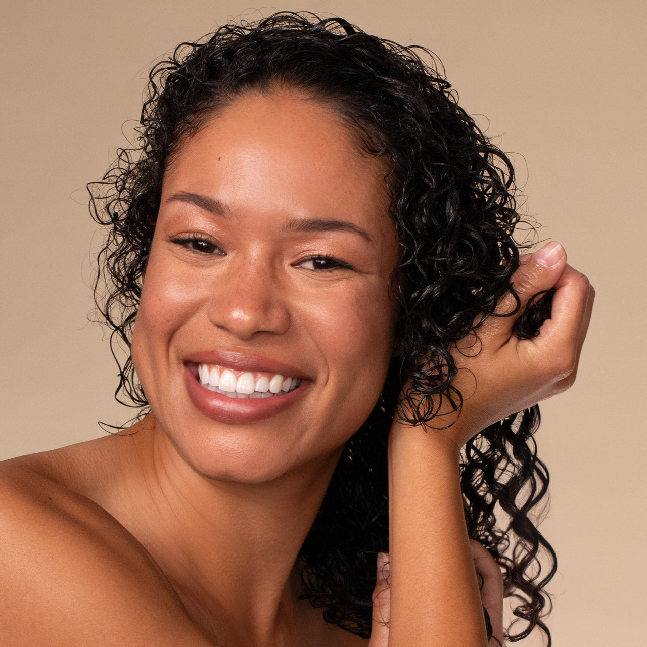 504001-CurlCream-Moisturizing-HairCare-Model-4-1280x1280px.jpg