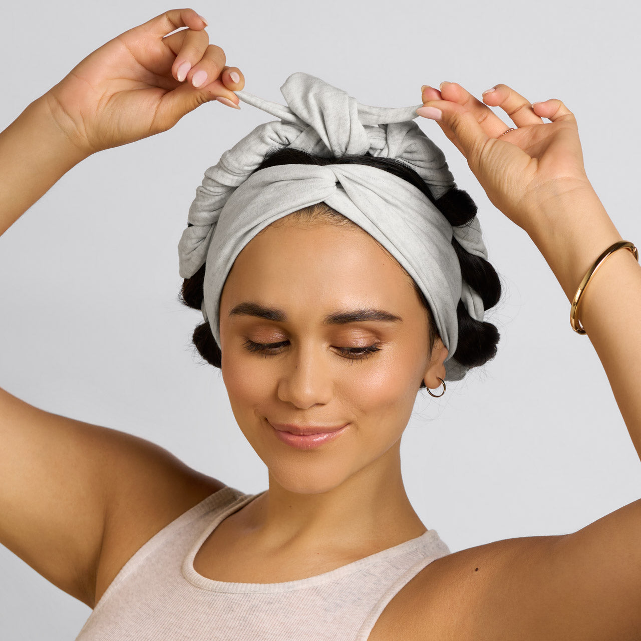 506470-Set_FlowActiveHeadband-HeatherGray-Sleep-Model-1280x1280px.jpg
