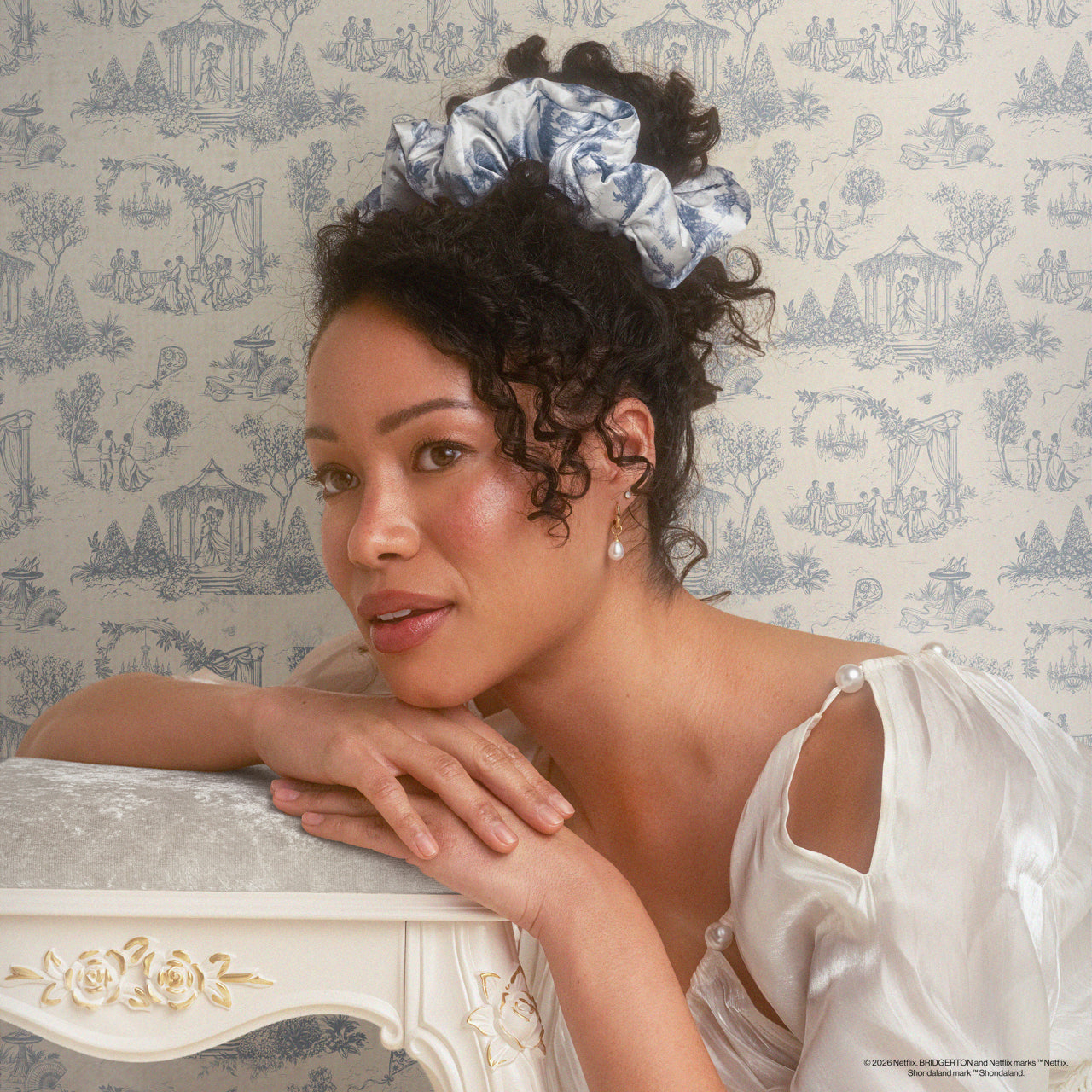 507439-BridgertonxKitsch-PillowScrunchies_InSatin-Set-2pc-ToileInBloom-Model-4-1280x1280px.jpg