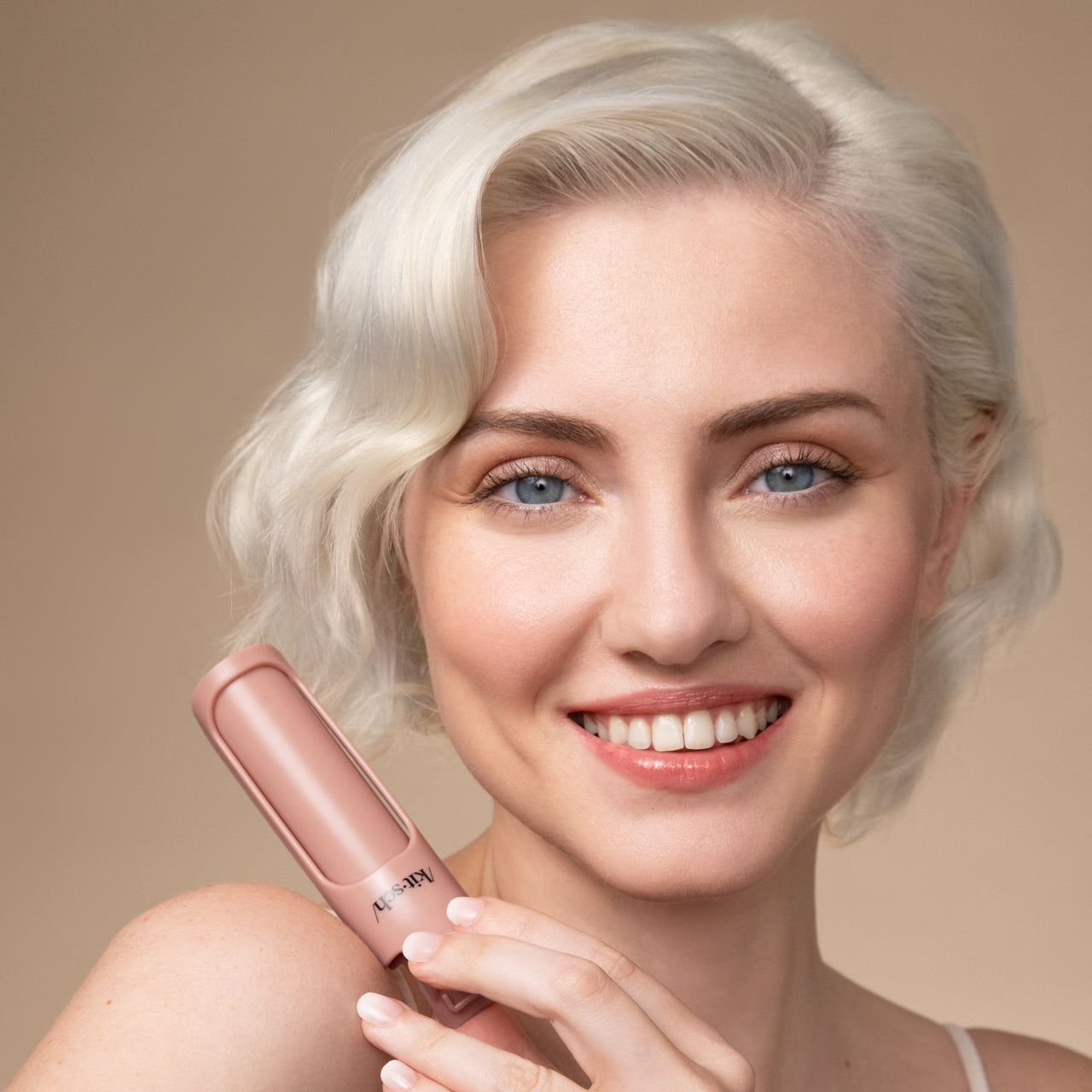 507811-KitschHairVolumizingClip-2Pc-Set-Pro-Terracotta-Model-5-1280x1280px.jpg