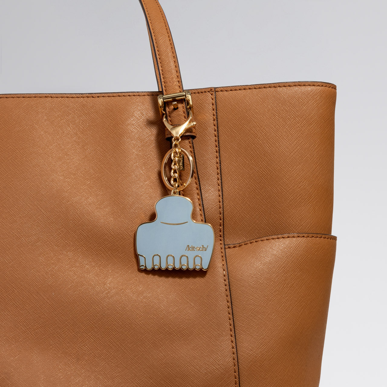 508832-CreativeProductShoot-KitschMetalEnamelKeychain-CloudClip-HazeBlue-1280x1280px.jpg