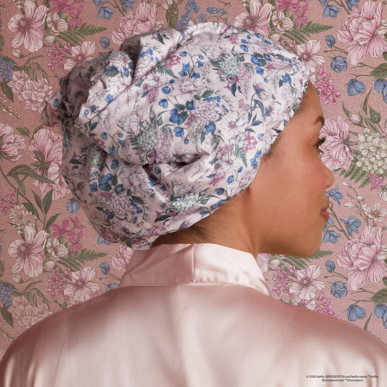 508917-BridgertonxKitsch-SatinLinedFlexiShowerCap-Wisteria-Model-7-1280x1280px.jpg