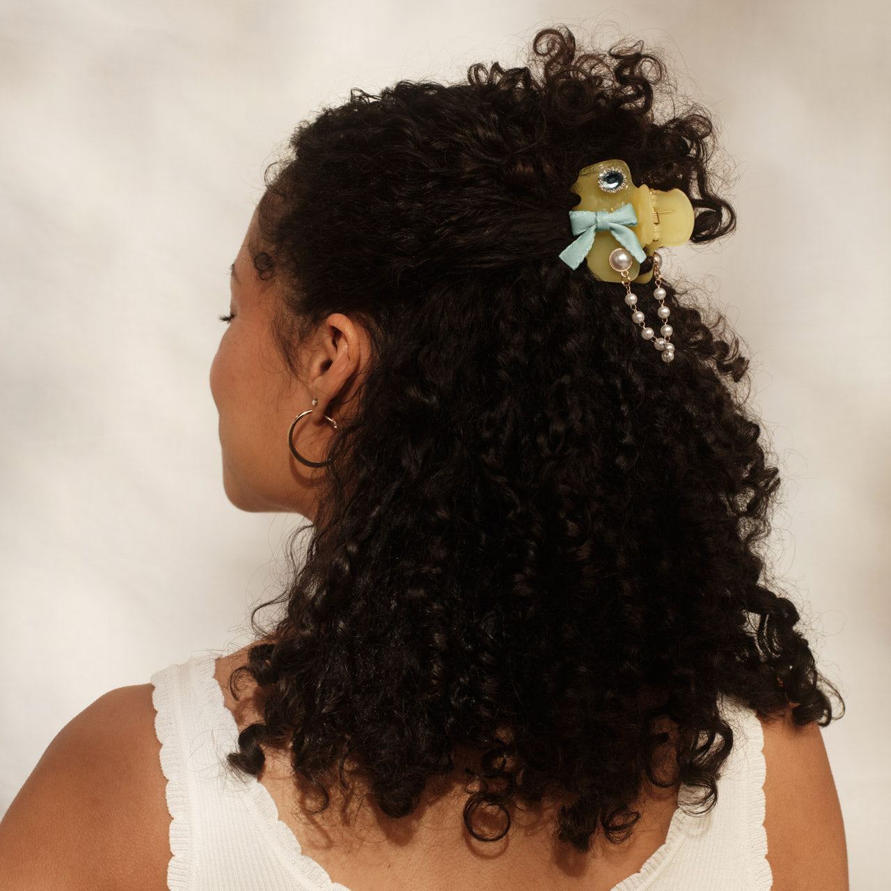 509402-509488-CoastalCottage-KitschPopCloudClip-7pc-ButterYellow-Collection-6pc-Model-4-1280x1280px.jpg