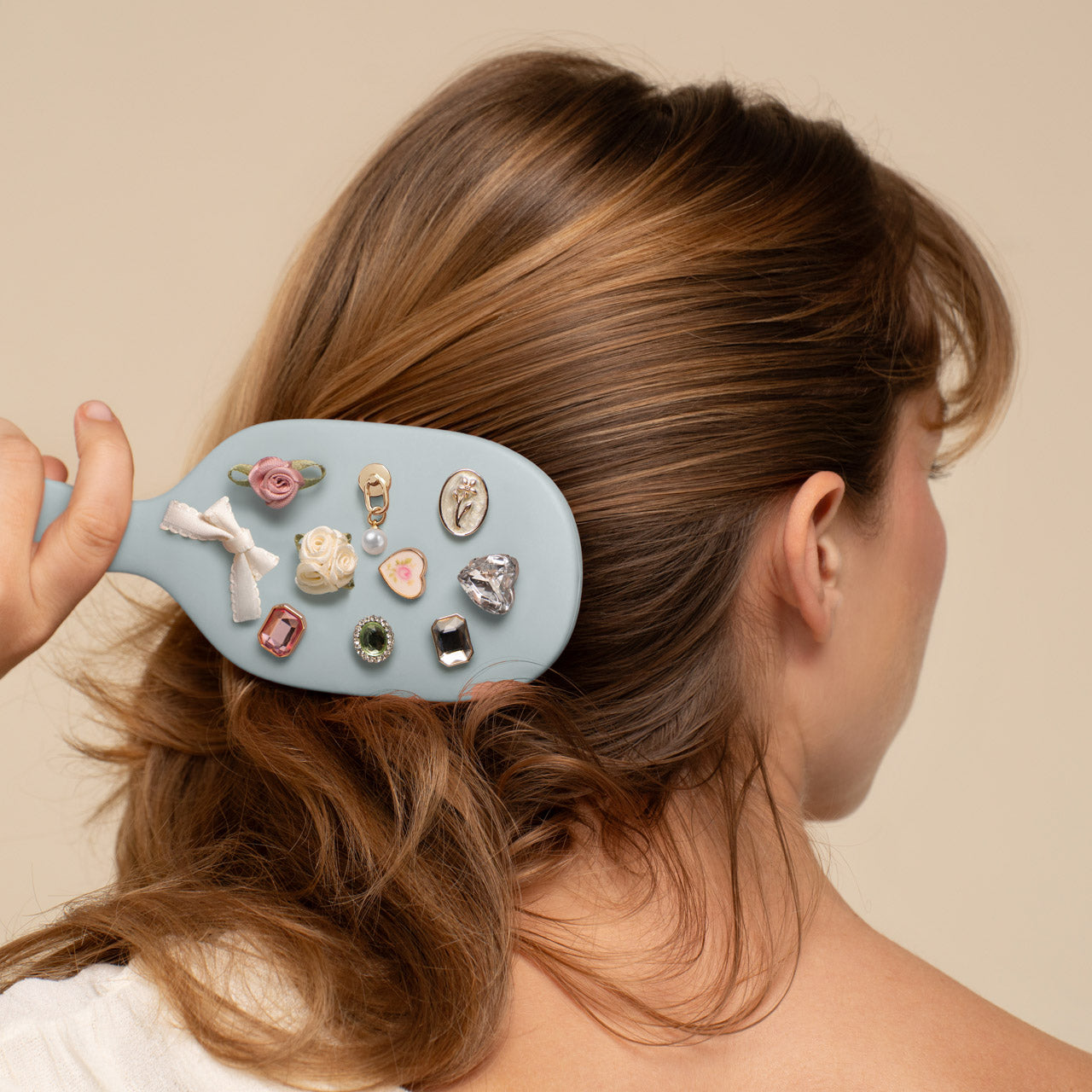 511207-KitschPop-PaddleBrush-HazeBlue-Model-2-1280x1280px.jpg